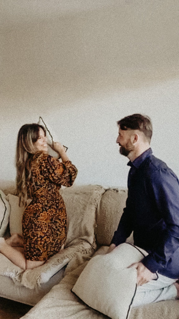 Sesión de fotos de pareja en casa | COVID-19