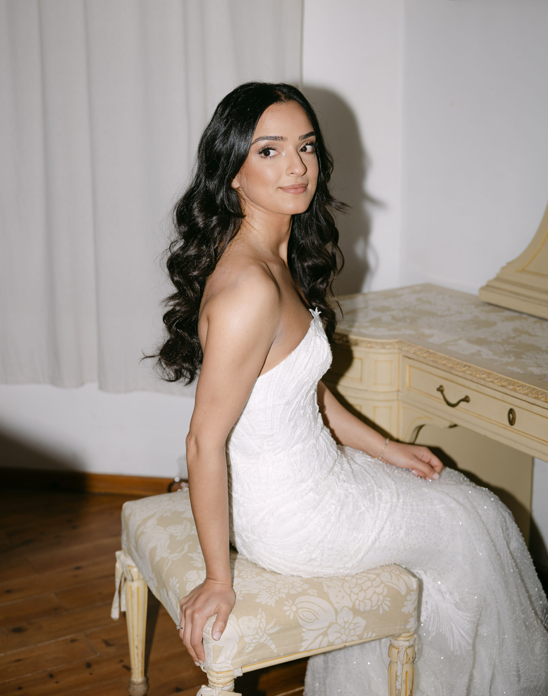 https://akstudiowedding.com/wp-content/uploads/2024/10/sahra-shayan-la-baronia-wedding-left.jpg